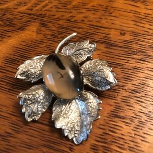 Vintage Tiger Eye leaf brooch/pin
